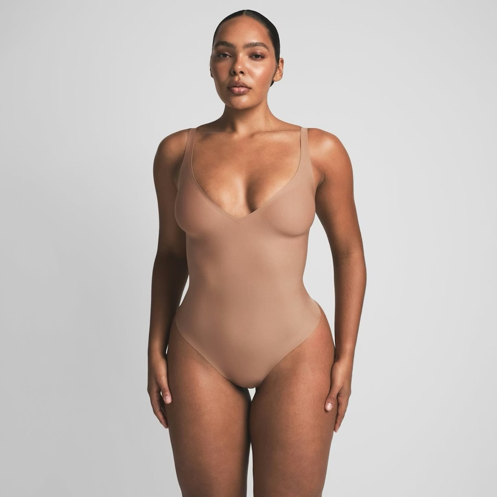 SKIMS BODY UNLINED PLUNGE THONG BODYSUIT size small sienna NWT B23